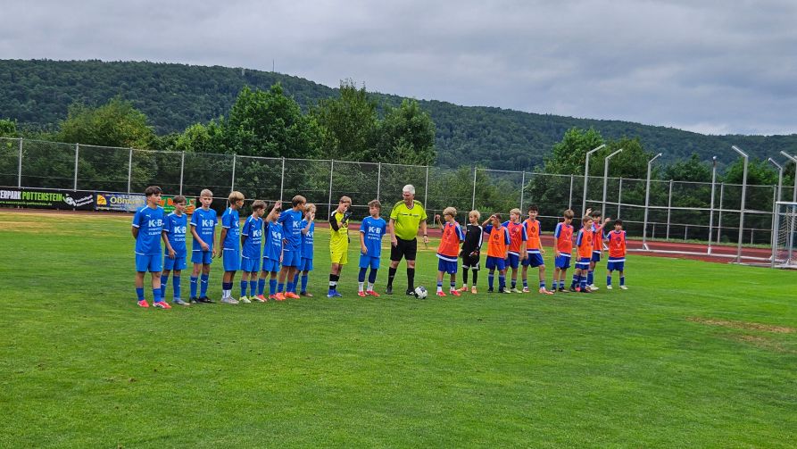 Die Teams auf dem Platz