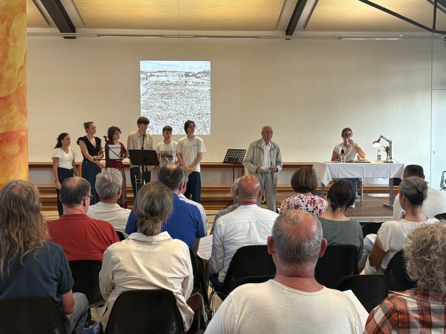 An einigen Stellen ergriff Dr. Ziesler selbst das Wort und teilte anschaulich und detailliert persönliche Erfahrungen aus seinem Leben mit dem Publikum.