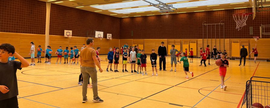 Am Morgen durften sich die einzelnen Mannschaften einspielen und auf das Turnier vorbereiten.