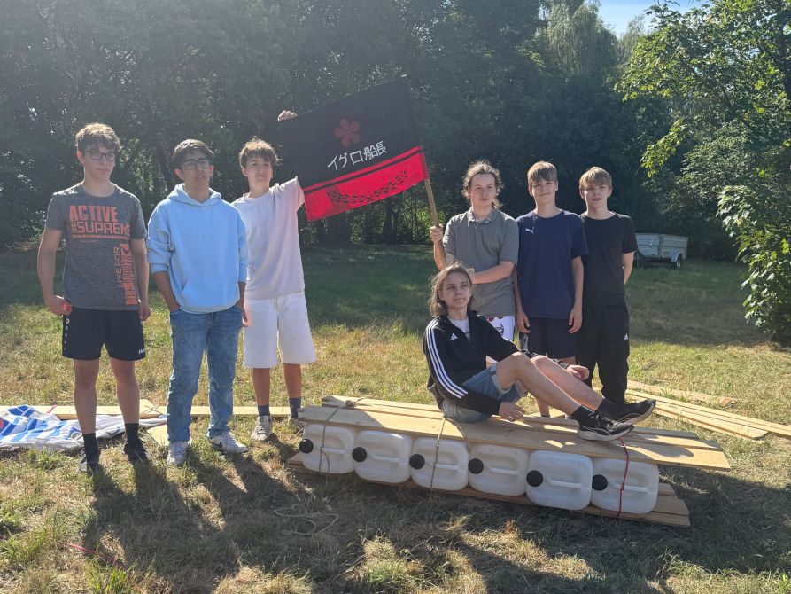 Spannendes Floßbauprojekt am Satzdorfer See